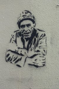 "Charles Bukowski, Graffiti, Rue d'Alsace im 10. Arrondissement von Paris", <a href="https://commons.wikimedia.org/wiki/User:GFreihalter">GFreihalter</a>, <a href="https://creativecommons.org/licenses/by-sa/3.0/deed.en">CC BY-SA 3.0</a>