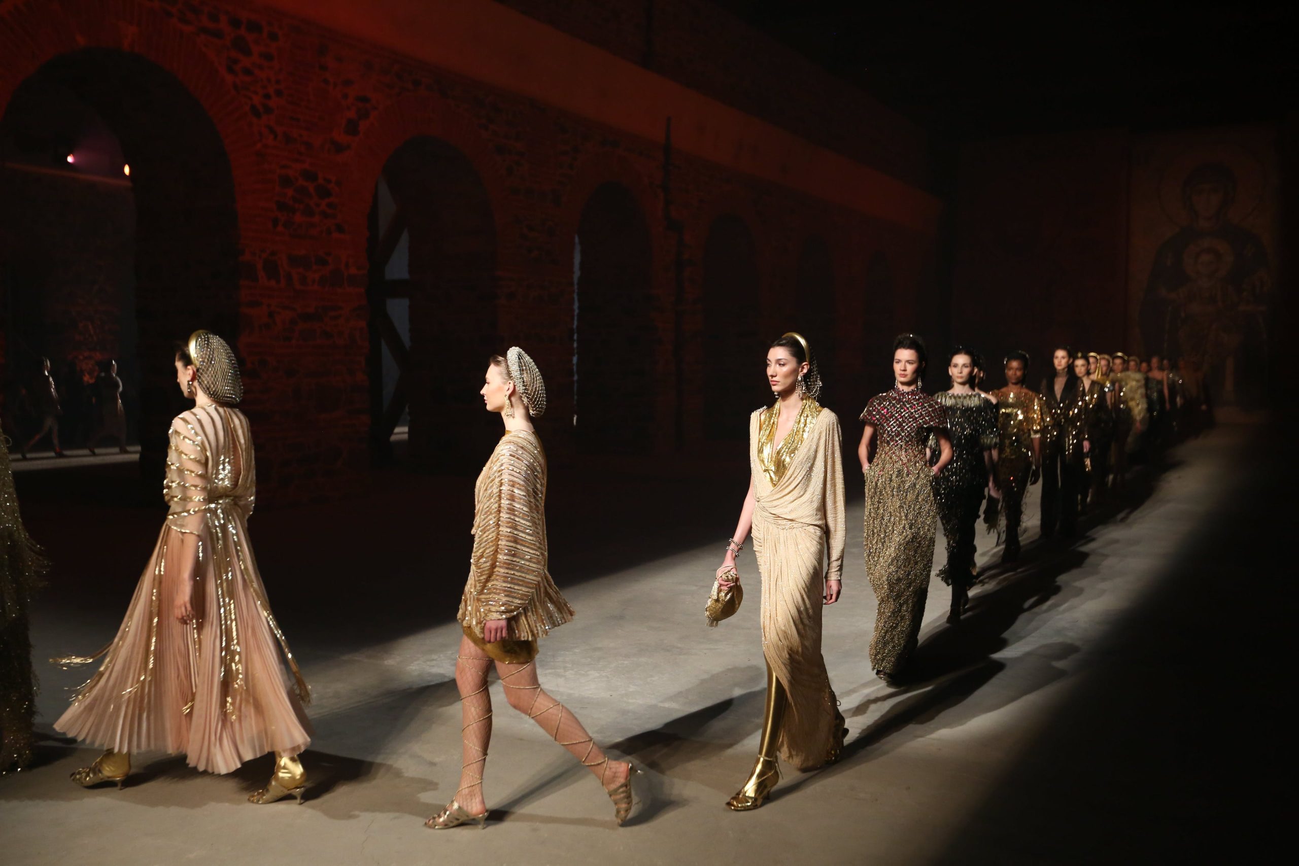 Bizans'ın Modayla Buluşması: Geçmişin İzleriyle Modern Moda Koleksiyonları 41