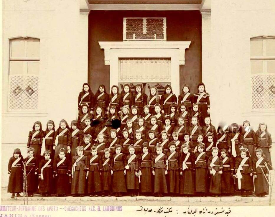 Osmanlı Dönemi'nde Kız Çocuklarının Eğitimi 11 Yanya Hamidiye İnas Rüştiye Mektebi Öğrencileri