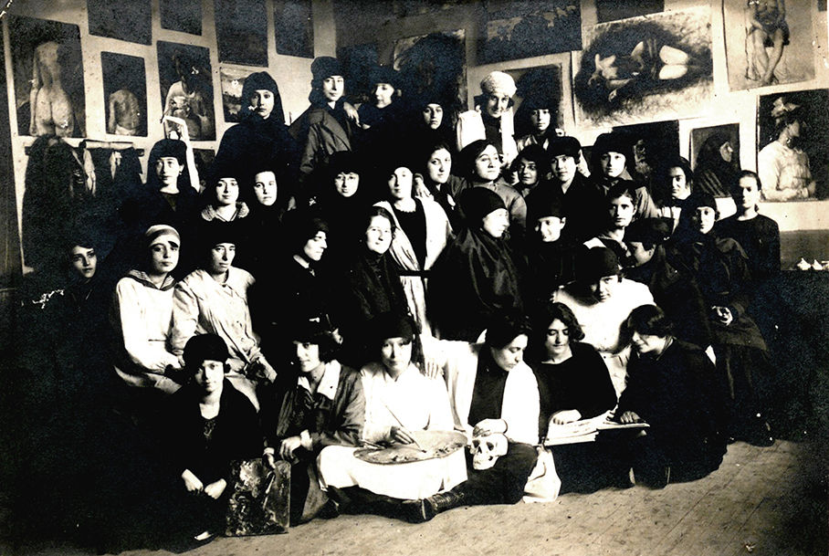 Osmanlı Dönemi'nde Kız Çocuklarının Eğitimi 14 Kadınlar Güzel Sanatlar Akademisi Taha Toros arşivi