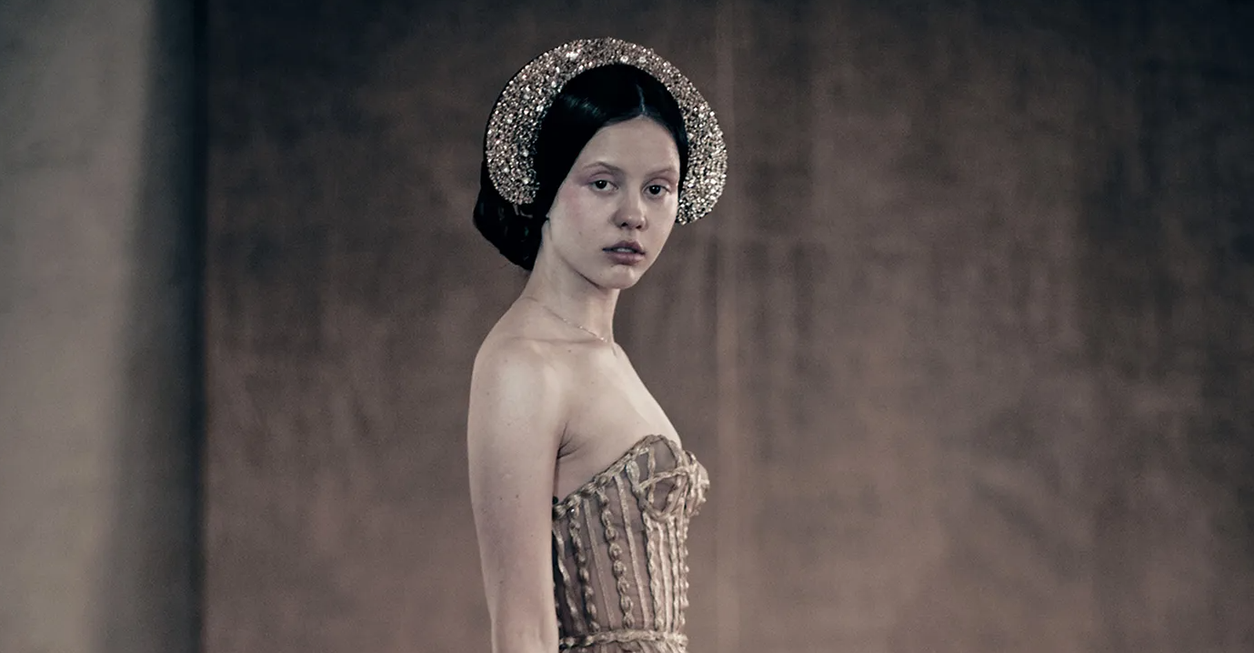 Mia Goth: Sınırları Zorlayan Korku Kraliçesi 8