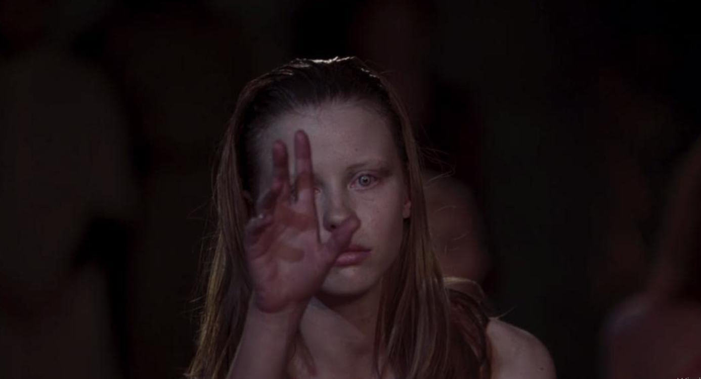 Mia Goth: Sınırları Zorlayan Korku Kraliçesi 11