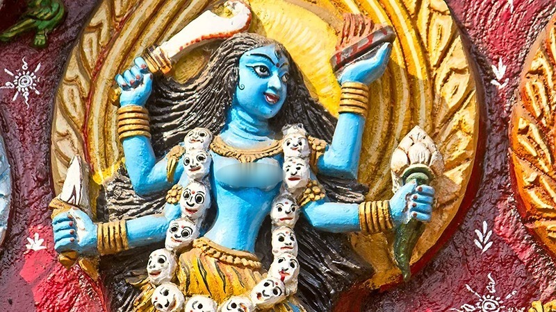 Kali: Yaratan, Koruyan ve Yok Eden Karanlık Tanrıça 5