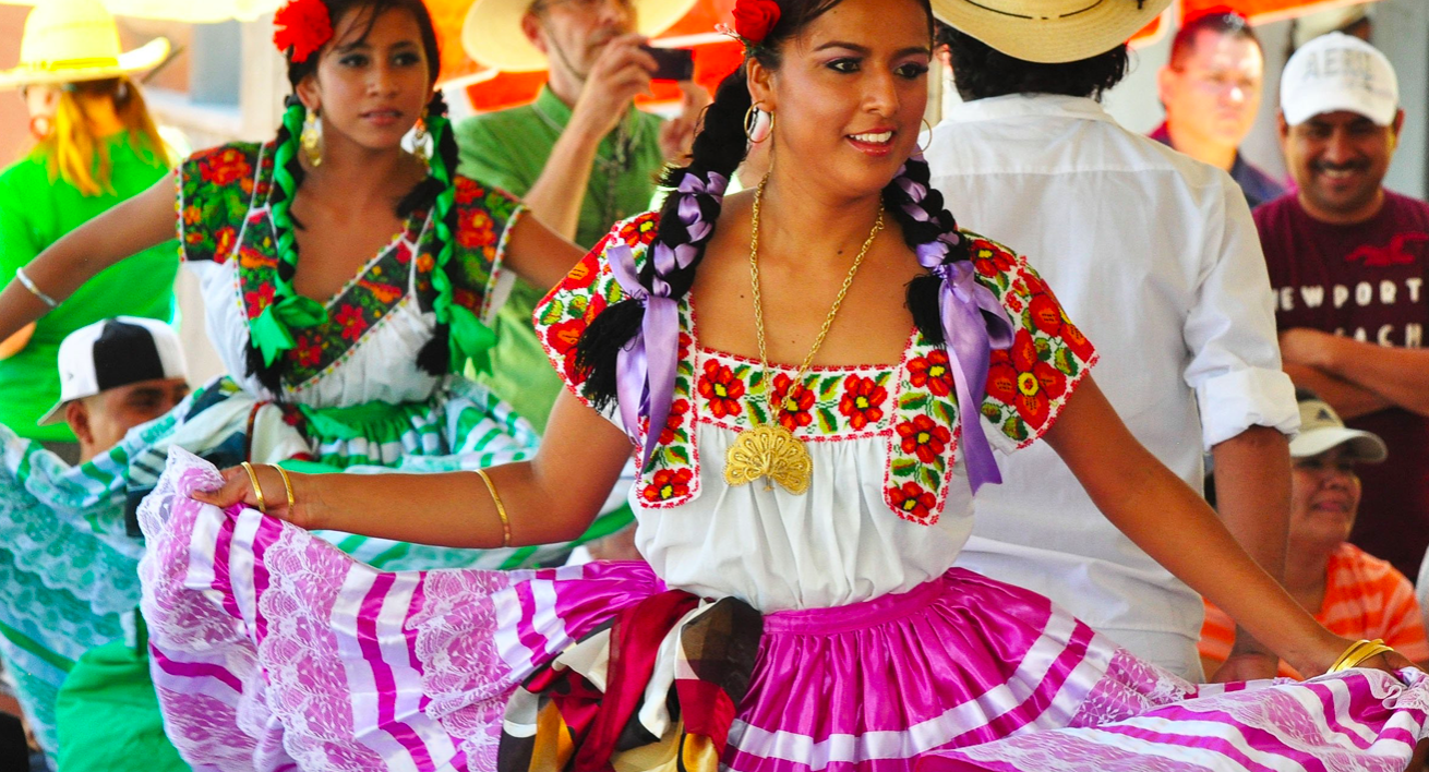 Eteklerin Dansı - Giyimdeki Değişimin ve Kültürel Zenginliğin Sembolü 35