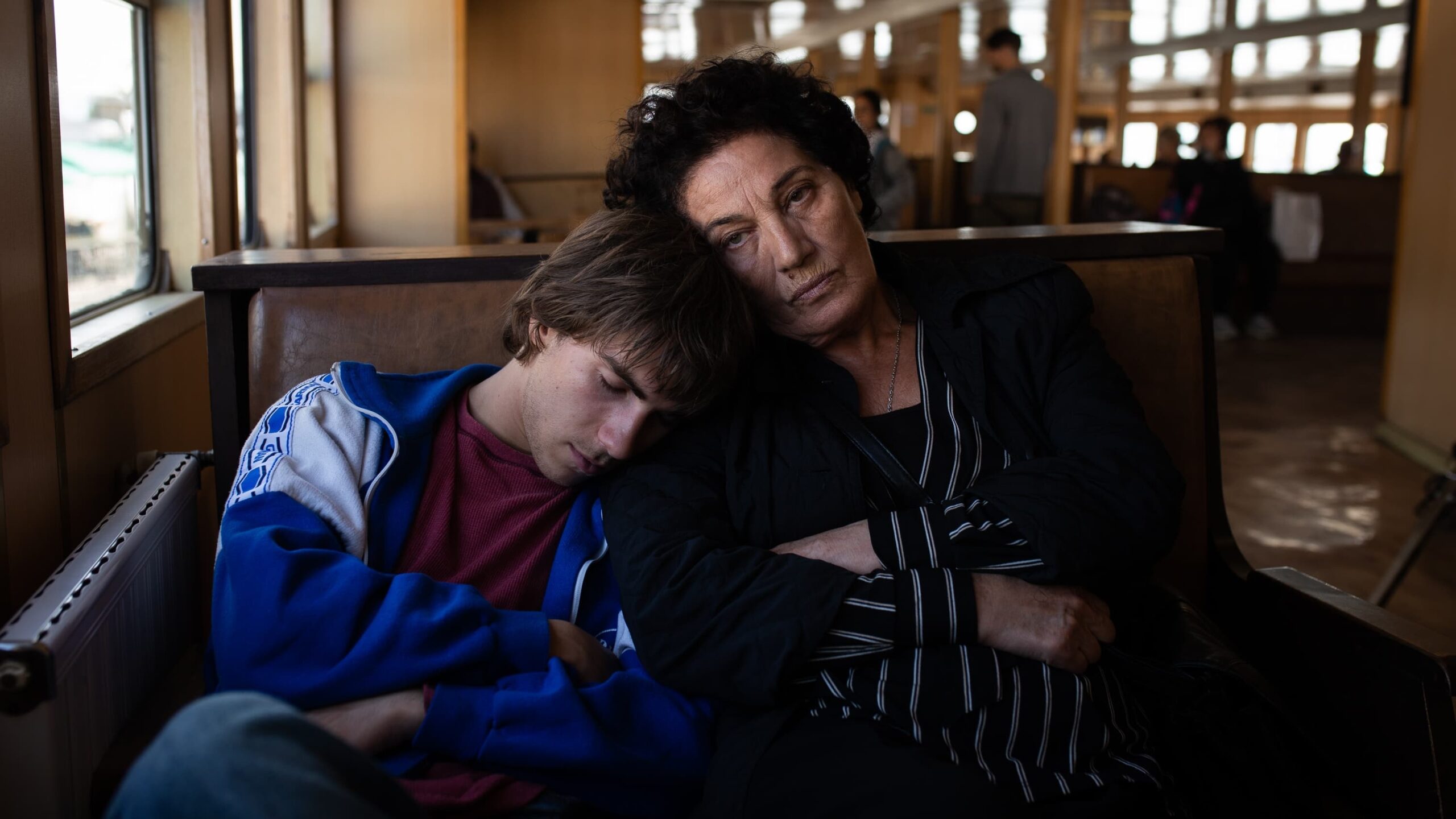 Crossing Film İncelemesi: Arayışın Ötesindeki Bir Geçiş Yolculuğu 8