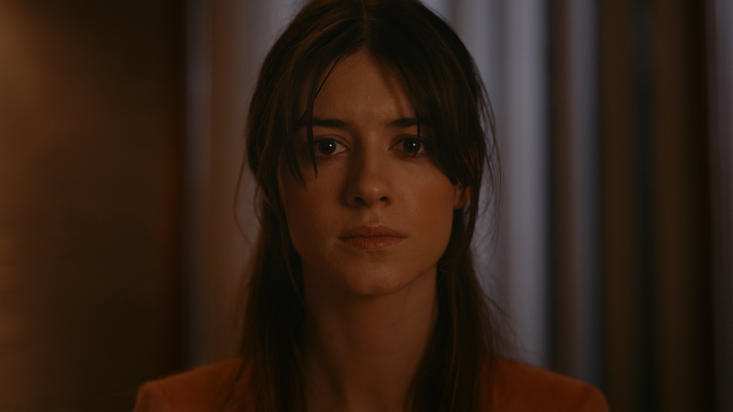 Daisy Edgar-Jones: Ekrandaki Duru Güzellik 15