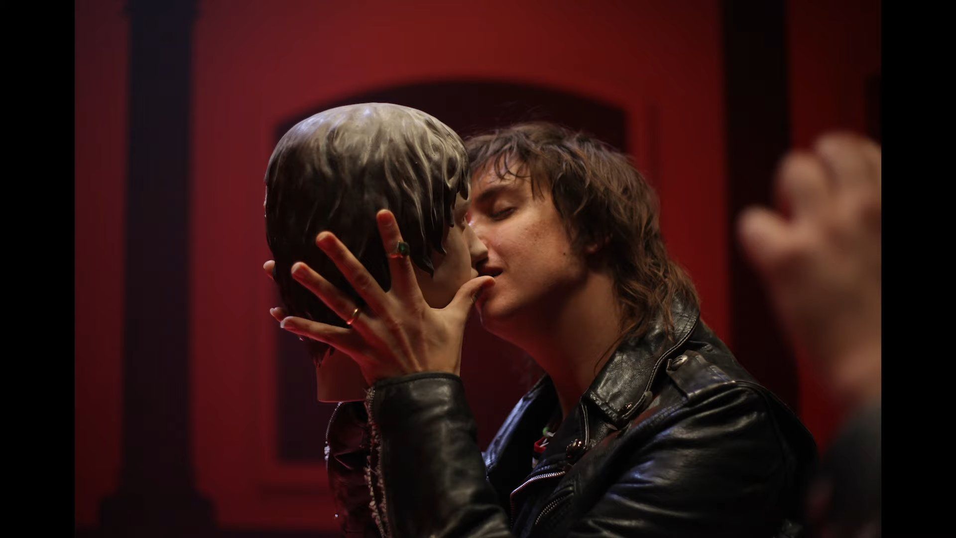 Julian Casablancas, Instand Crush Video Kamera Arkası