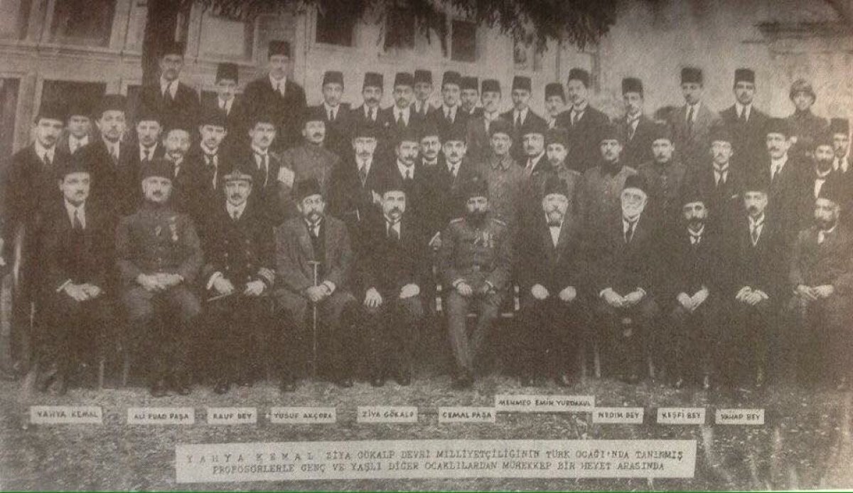 Cumhuriyet Aydınları: Yusuf Akçura 9
