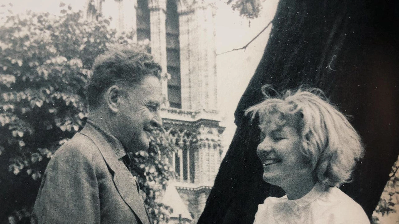 Seni seviyorum. / Deli gibi değil, gayet aklı başında olarak seviyorum