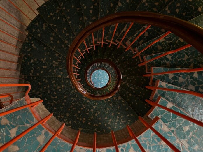 Sönmez Apt. Spiral Merdiven