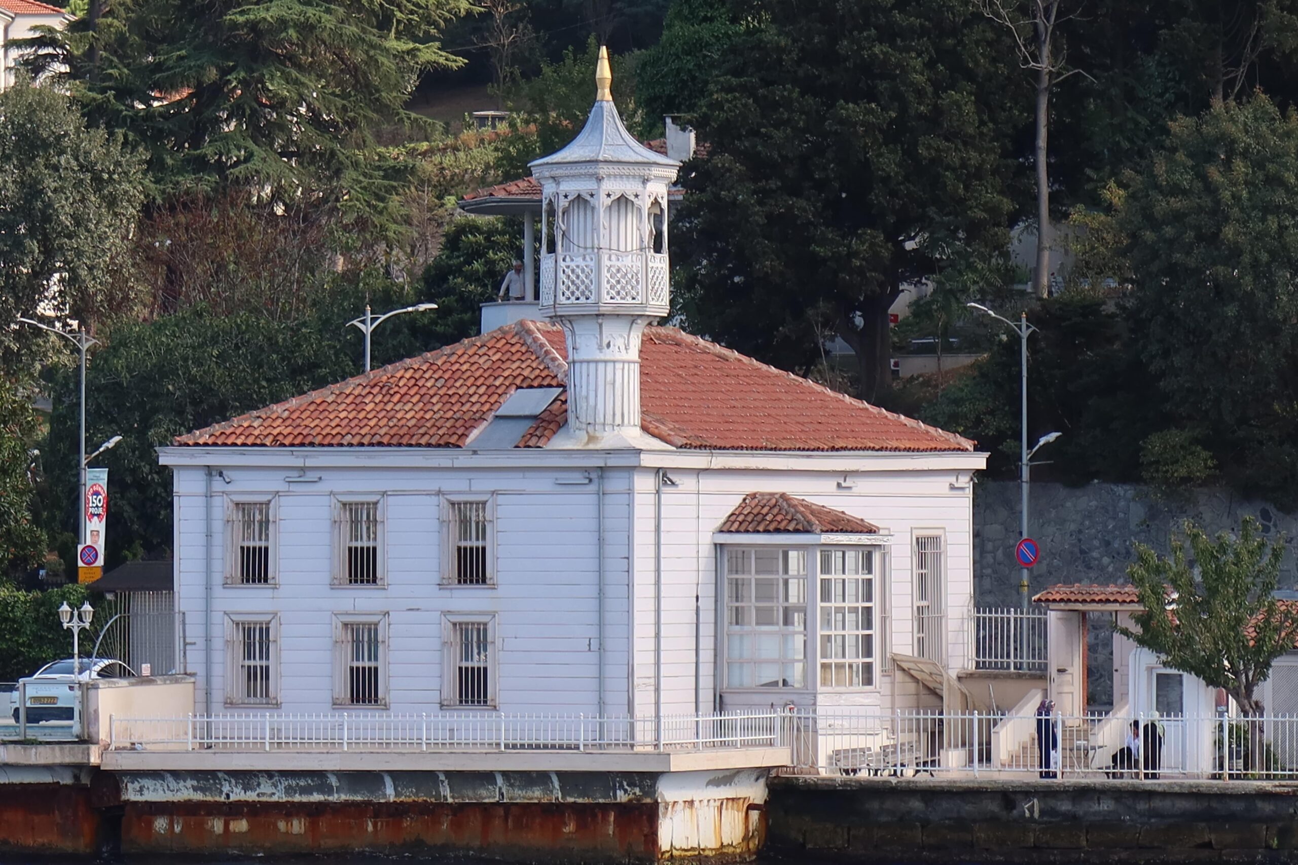 İstanbul'daki Tarihi Camiler: Şehri Keşfetmenin Manevi Yolu 15 Üryanizade Ahmet Esad Efendi Camii