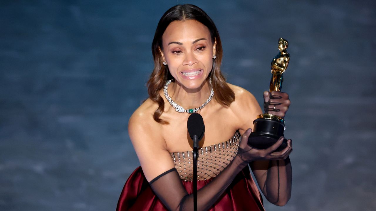 Zoe Saldaña - Best Supporting Actress - Söylenti Dergi