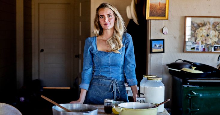 Feminist Teori Çerçevesinde Trad-Wife Akımı 15 Hannah Neeleman (@ballerinafarm) https://tr.pinterest.com/