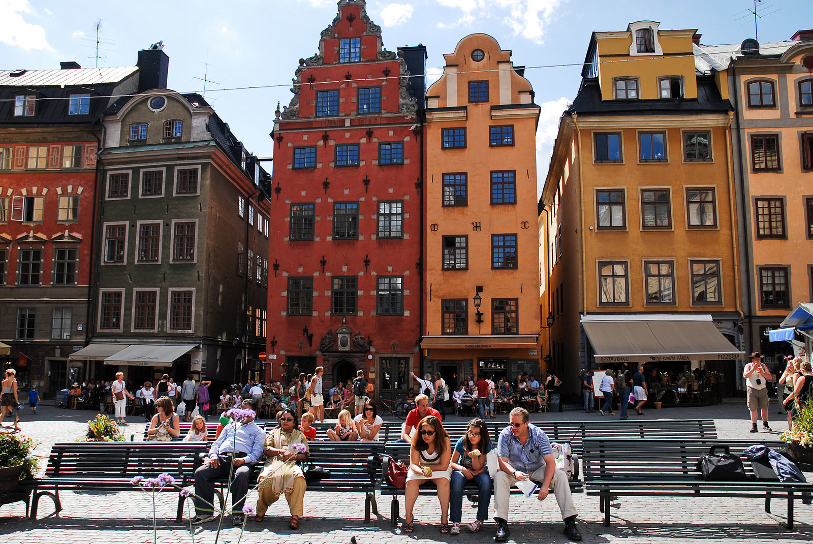 Stockholm'de 24 Saatte Görülmesi Gereken 8 Yer 17 Stockholm'un Stortorget meydanından bir fotoğraf.