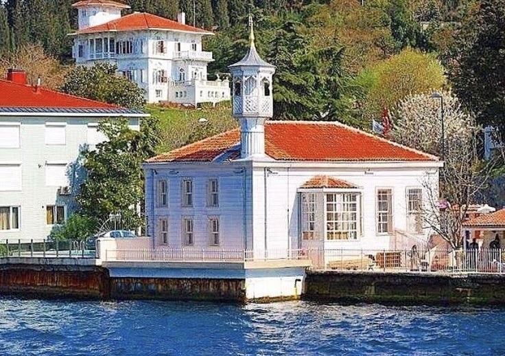 İstanbul'daki Tarihi Camiler: Şehri Keşfetmenin Manevi Yolu 14 Üryanizade Ahmet Esad Efendi Camii