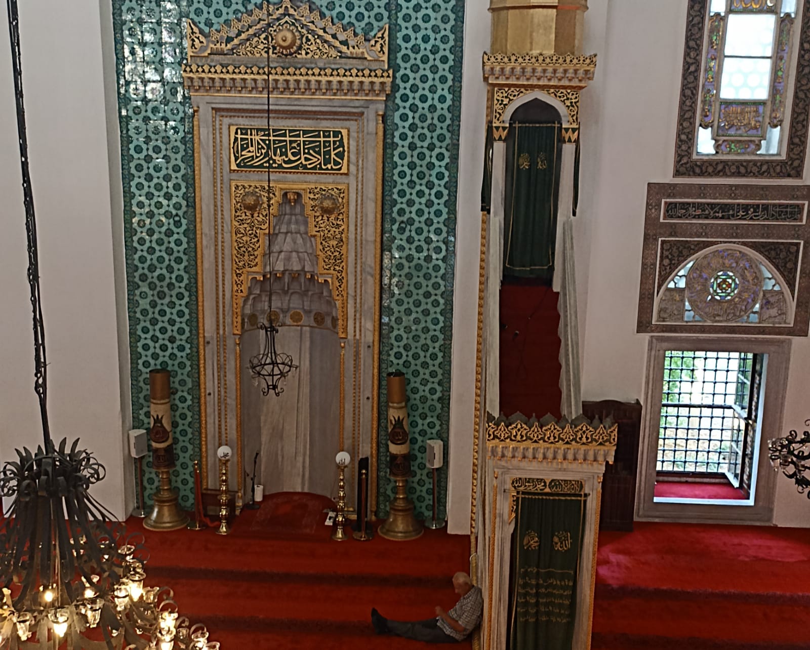İstanbul'daki Tarihi Camiler: Şehri Keşfetmenin Manevi Yolu 13 Valide-i Cedid Camii İç Mekan