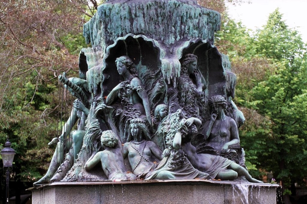 Stockholm'de 24 Saatte Görülmesi Gereken 8 Yer 11 Molin'in Çeşmesi'nden bir fotoğraf.