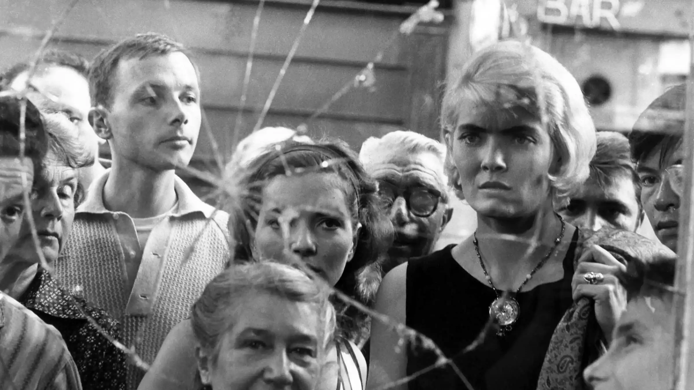 Cleo 5'ten 7'ye Film İncelemesi: Yaşam ve Ölüm Arasında İnce Bir Çizgi 7