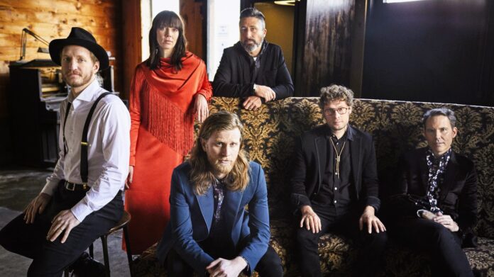 The Lumineers grubun birlikte bir fotoğrafı.