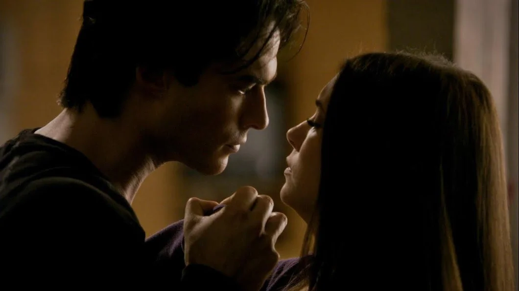 Yıkıcı Tutku: Elena ve Damon ile Aşkın Karanlık Yüzüne Yolculuk 10