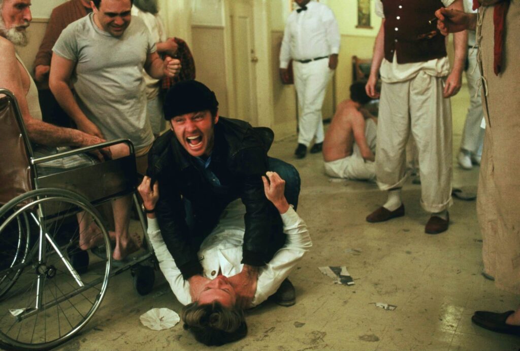One Flew Over the Cuckoo's Nest Film İncelemesi: Psikiyatri Hastanesi Aynasından Topluma Bakmak 11