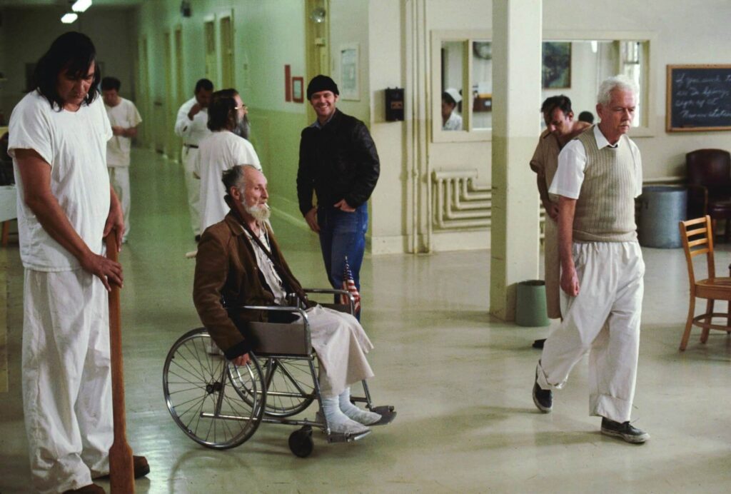 One Flew Over the Cuckoo's Nest Film İncelemesi: Psikiyatri Hastanesi Aynasından Topluma Bakmak 10