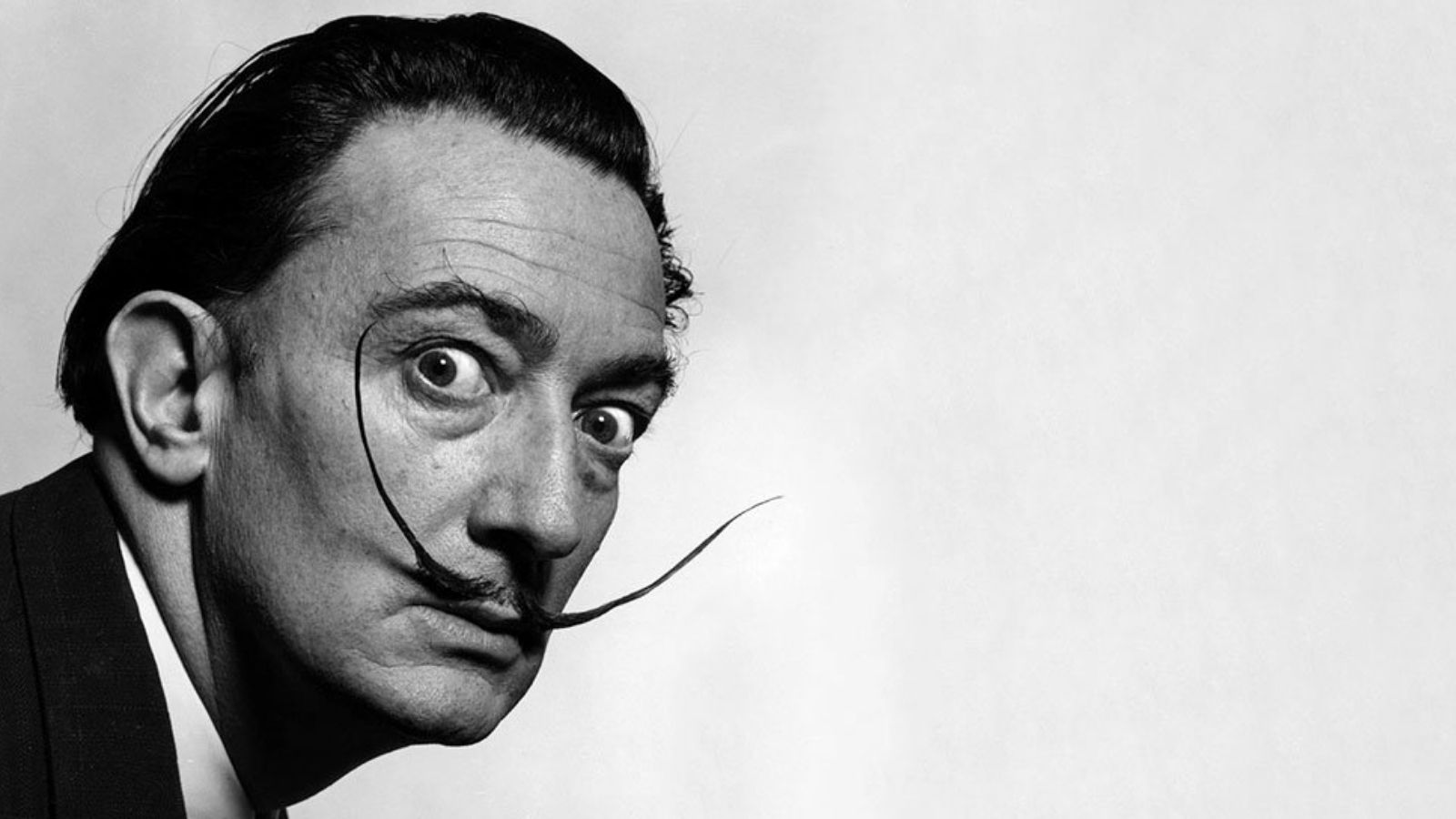 Salvador Dalí’nin Yanan Zürafası: Yalnızlığın ve Savaşın Tablosu 9