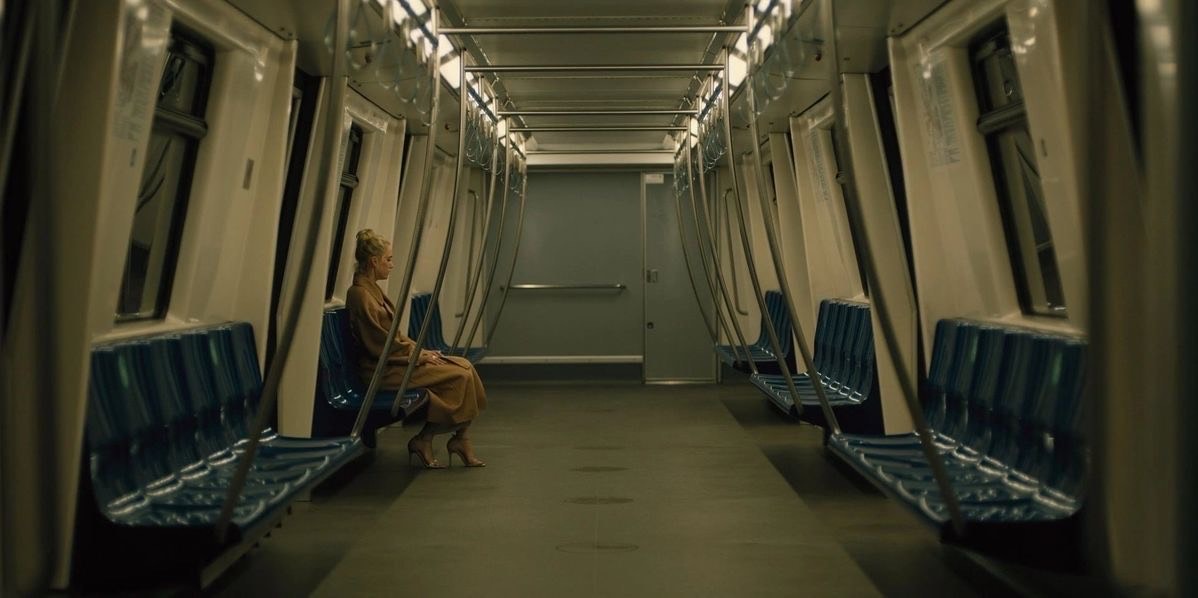 Watcher (2022) Film İncelemesi: Doğrudan Bana Bakıyor 12