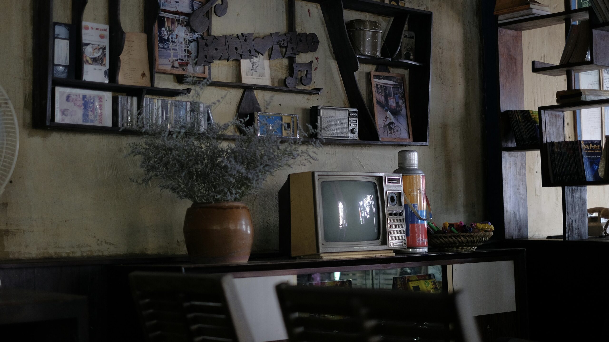 Bir Köşede Asılı Fotoğraf: Mekânda Hatırlamanın Sessiz Dili 6