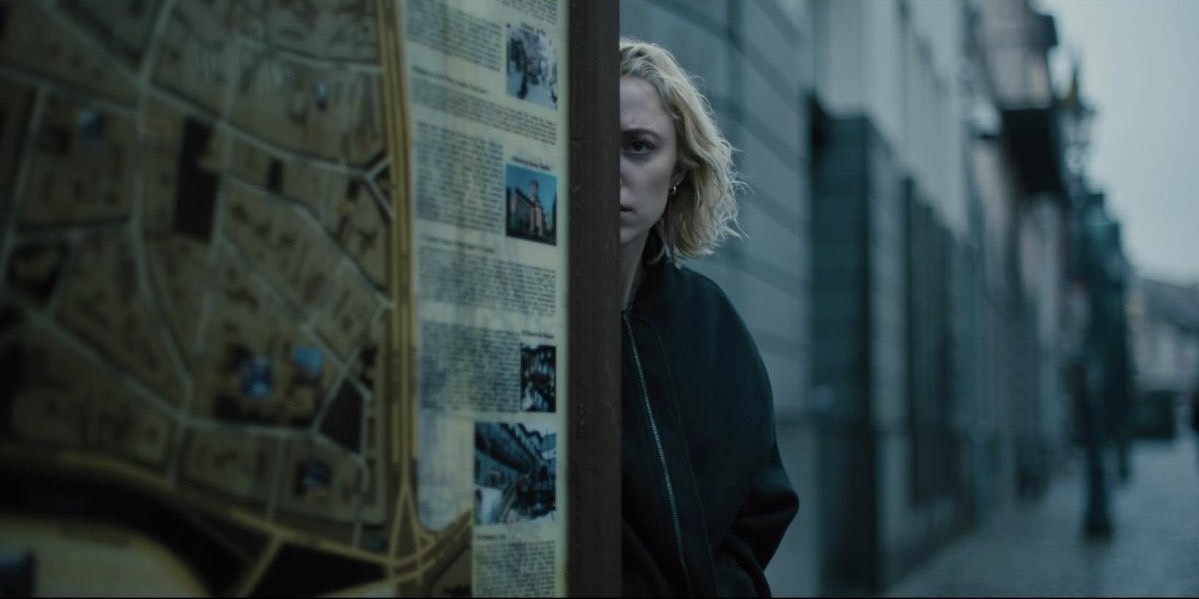 Watcher (2022) Film İncelemesi: Doğrudan Bana Bakıyor 10