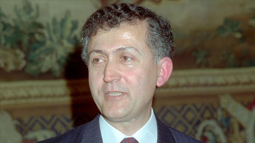 Cumhuriyet Aydınları: Ahmet Taner Kışlalı 8