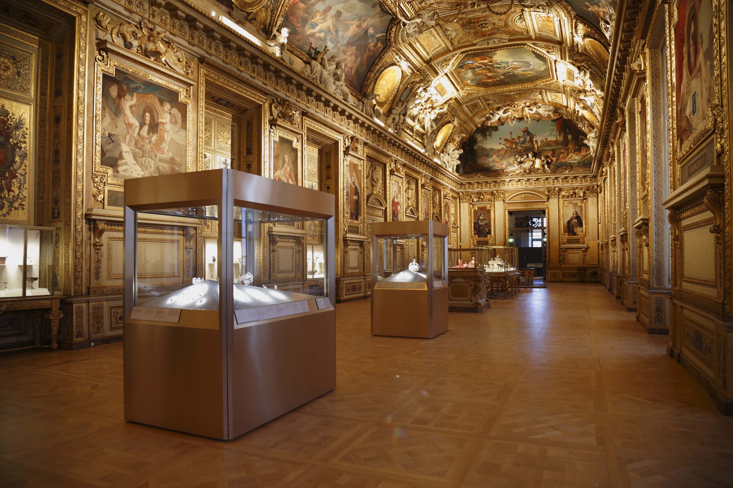 Louvre Müzesi'nde Soygun: Sekiz Dakikada Çalınan Sekiz Mücevher 14