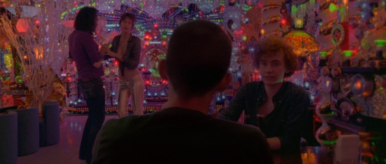 Enter the Void Film İncelemesi: Noé’nin Neon Tokyo’su 9