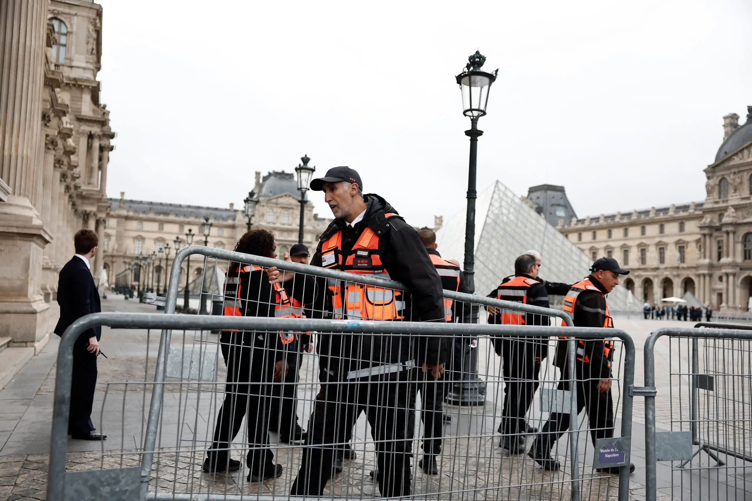 Louvre Müzesi'nde Soygun: Sekiz Dakikada Çalınan Sekiz Mücevher 11