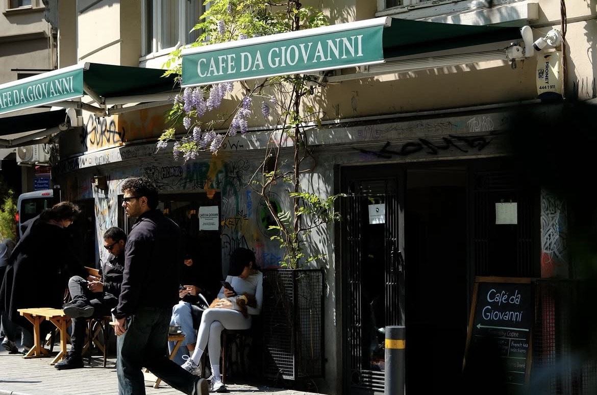 İstanbul’un En Güzel Kafeleri: Kitap, Kahve ve Yağmur Keyfi 16