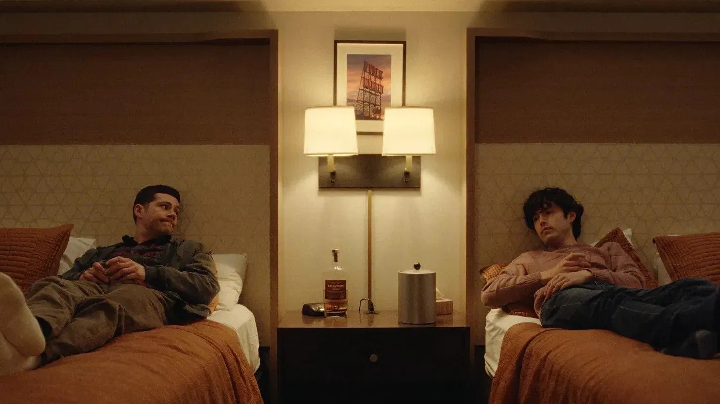 Twinless Film İncelemesi: İki Yalnız, Bir Kayıp 10