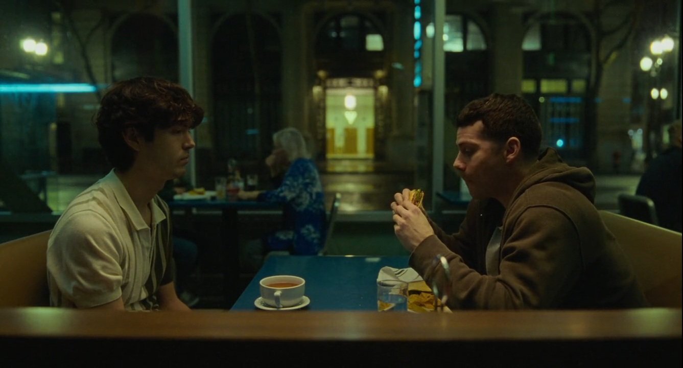 Twinless Film İncelemesi: İki Yalnız, Bir Kayıp 11