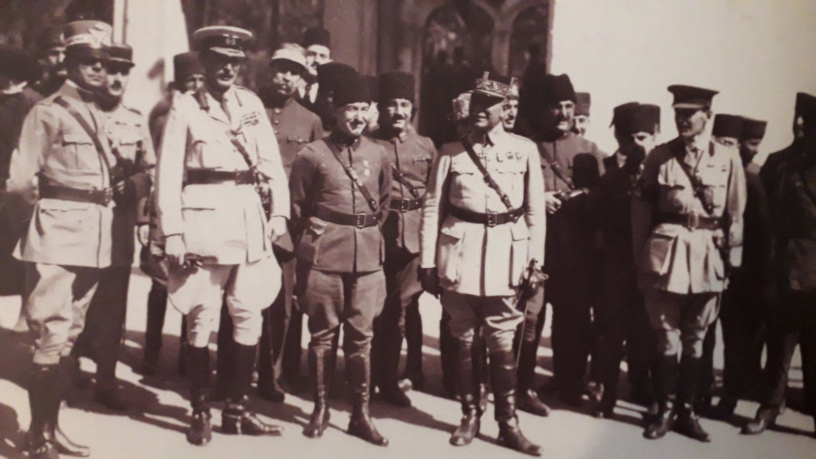 Selahattin Adil Paşa ve İşgal Kuvvetleri Subayları